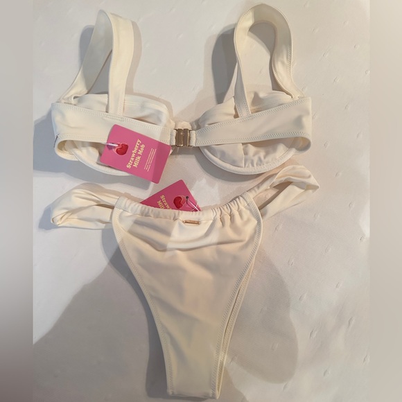 STRAWBERRY MILK MOB Dolce far Niente Bikini Set - Picture 3 of 3